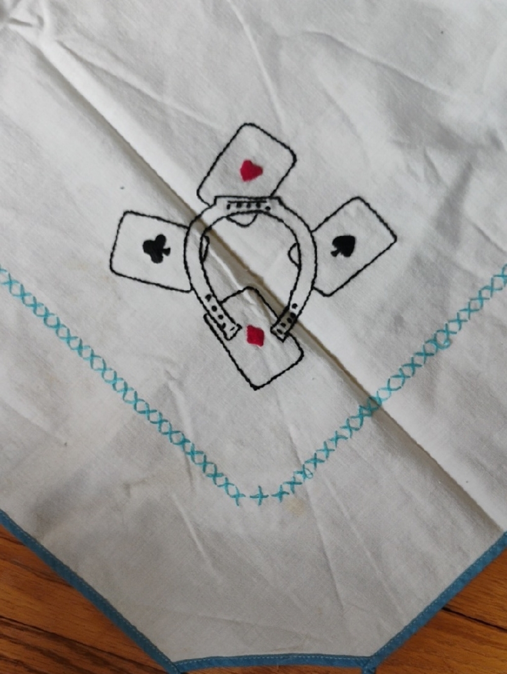 HORSESHOE CARD TABLE CLOTH OOAK EMBROIDERED FLORAL Perfect ♦️ CARD NIGHT 🧲